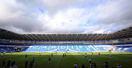 Video: The Wales team stand to attention to sing…Amhran na bhFiann