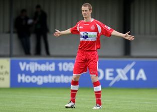 Video: He may have missed the penalty, but how about the overhead kick in the follow up?