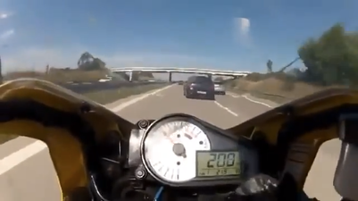 Video: Biker avoids death thanks to some last minute braking