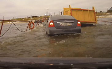 Video: Truck driver causes major problem on floating bridge in Russia