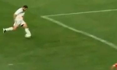 Video: Amazingly bad open goal miss from Algeria