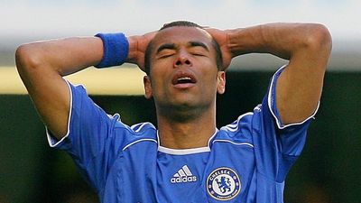 Video: Angry American woman gives Ashley Cole an absolute bollo*king on night out (NSFW)