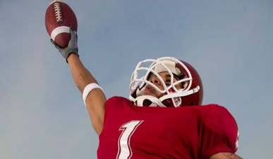 Video: High school wide receiver makes epic one-handed catch