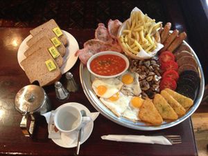 Video: iRadio DJs Steven Cooper and Oonagh O’Carroll take on one of Ireland’s BIGGEST breakfasts