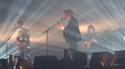 Video: Arctic Monkeys pay tribute to Lou Reed with cover of ‘Walk on the Wild Side’