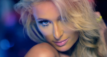 Video: Two Irish lads tear Paris Hilton’s latest music video to shreds