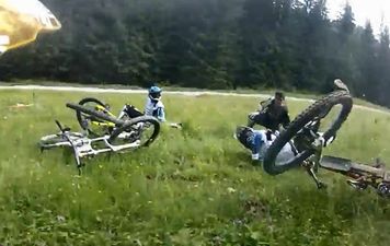 Video: This is why you should always follow your own path when mountain biking downhill