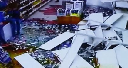 Video: Oh beer – entire alcohol stand comes crashing down
