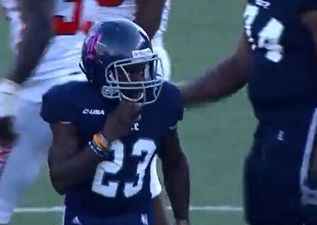 Video: Four foot nine running back makes his first carry in a college football game