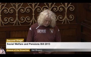 Reports: TDs Mick Wallace and Clare Daly arrested at Shannon Airport