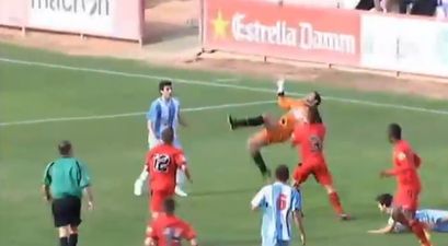 Video: Goalkeeper scores incredible bicycle kick in Spain