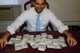 Video: Man returns $98,000 found in a desk he bought for $200 on Craigslist