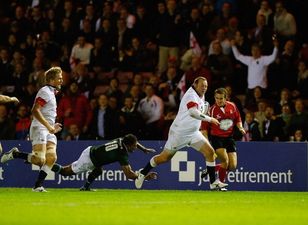 Video: Steve Thompson (yes, THAT Steve Thompson) scores amazing length of the pitch try for England legends