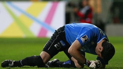 Goalkeeper forced to retire after losing four fingers in wood-cutting accident