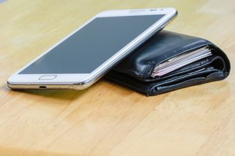 Want One: A leather smartphone wallet that holds everything in your pockets