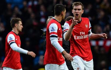Mesut Ozil apologises to fans after getting an earful from Per Mertesacker