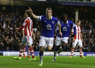 Video: Seamus Coleman made Neville and Carragher’s Premier League team of the season so far
