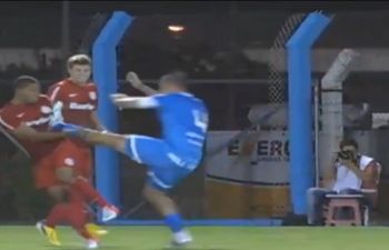 Video: This tackle from Brazil looks more like a WWE finishing manoeuvre