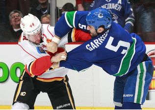 Video: Mass brawl breaks out less than two seconds into NHL ice-hockey game