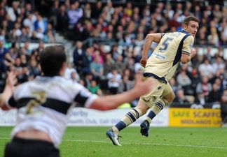 Pic: Can you spot what was wrong with this Leeds United player’s jersey yesterday?