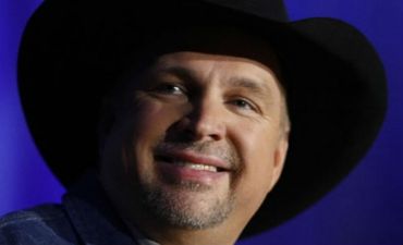Cavan GAA club writes hilarious open letter as they bid to stage cancelled Garth Brooks concerts