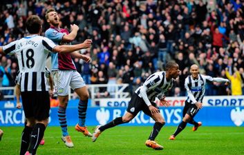Vine: Loic Remy relieves the pressure on Alan Pardew with this last minute rocket against Villa