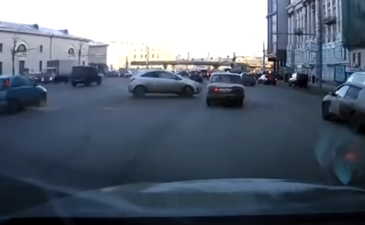 Video: Russian dash-cam captures amazing parking skills