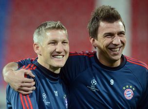 Video: Ouch! Mandzukic nails Schweinsteiger with a two footer in Bayern training