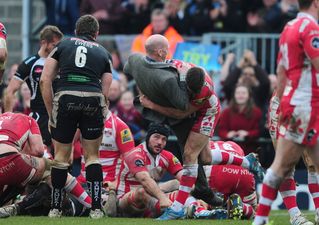 Video : Gloucester’s Freddie Burns introduced a pitch invader to the floor with this brutal tackle