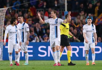 Twitter reacts as George Hamilton commentates on tonight’s match from inside a bucket