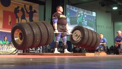 Video: You have to see this guy deadlift 1,155 pounds for a new world record