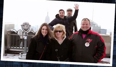 Mad Men: Jimmy Fallon and Jon Hamm brilliantly photobomb unsuspecting tourists at New York’s Rockefeller Centre