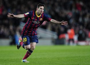 Vine: Messi free-kick defies physics and the Almeria goalkeeper