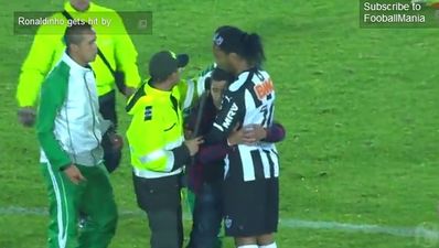 Video: Fan runs onto pitch and gives Ronaldinho a big hug