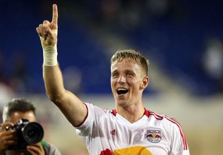 Video: Norwegian player is yellow carded for stuffing football up his shirt