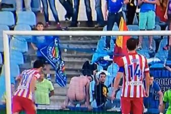 Vine: Half-naked Getafe fan pulls a moonie to put Diego Costa off taking a penalty… and he missed it