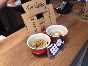Pic of the day: Moyes v Giggs in Dublin restaurant tip jar wars