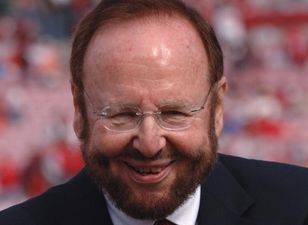 Manchester United owner Malcolm Glazer dies at the age of 85