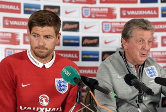 Vine: What the hell is Roy Hodgson trying to explain to Steven Gerrard?
