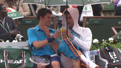 Video: Novak Djokovic chills with ball boy during rain delay