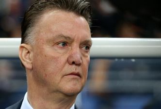 Video: Louis van Gaal takes reporters to school over ‘stupid questions’ about Manchester United job