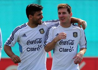 Video: Lionel Messi and Sergio Aguero play some outrageous keepy-uppys over a fence