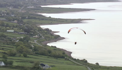 Video: Watch as an Irishman flies the length of Ireland using a paraglider