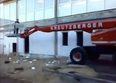 Video: Cherry picker operator has a very bad day on the job
