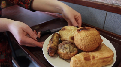Video: Hungry? Watch as Cooper & Oonagh from iRadio batter a ham sandwich…