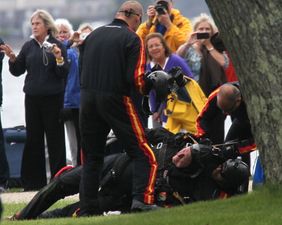 Video: George Bush senior celebrates his 90th birthday in style… by going skydiving