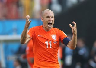 Arjen Robben apologises for diving but insists penalty appeal was legit
