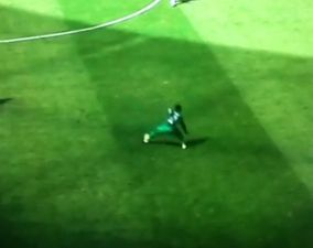 Vine: Cheick Tiote falling over completely unchallenged is the highlight of Colombia v Ivory Coast so far