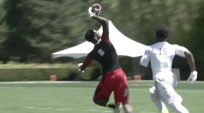 Video: Teenage American football player makes a ridiculous one-handed catch