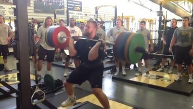 Video: College football player does three reps of 200kg barbell
